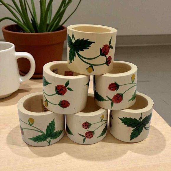 Strawberry Napkin Rings Holders Resin Set of 6 Farmhouse Summer Country - Picture 1 of 6